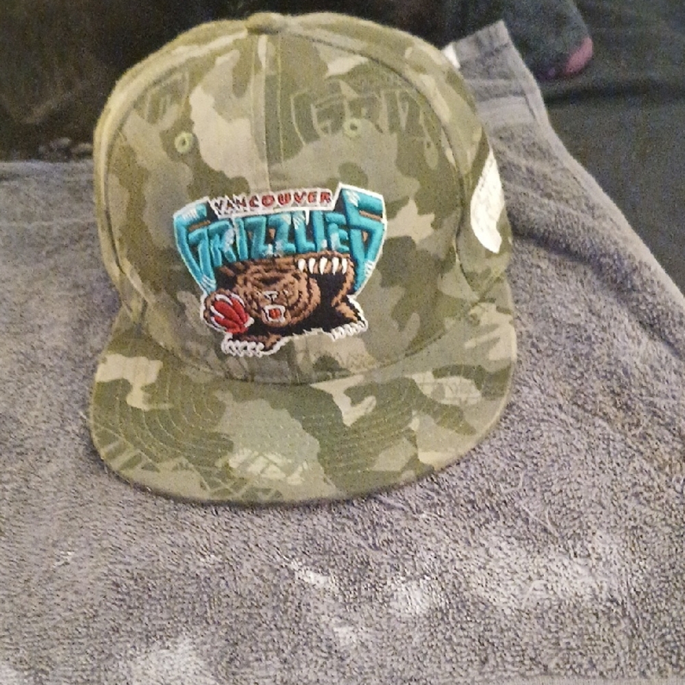 Vancouver Grizzles Mitchell & Ness Camo Green Snapback OSFA